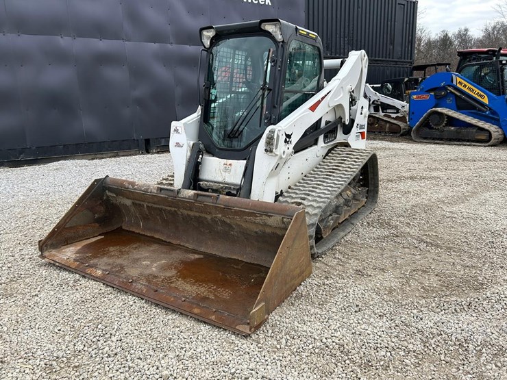 2022-bobcat-t740-image-8