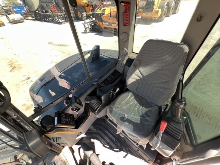 2024-volvo-ecr88d-image-40