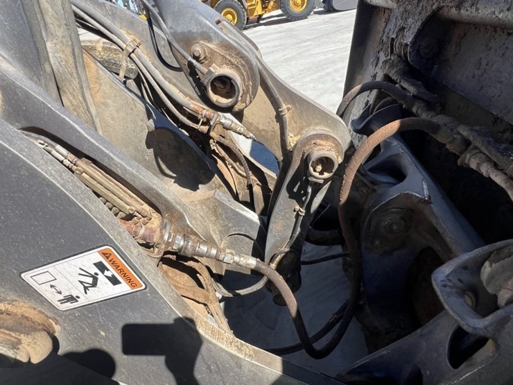 2022-volvo-l90h-image-31