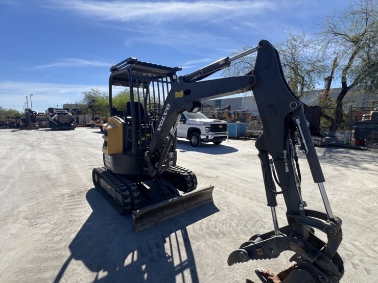 2022-volvo-ecr25d-image-7