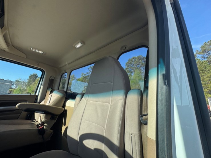 2015-kenworth-t880-image-14