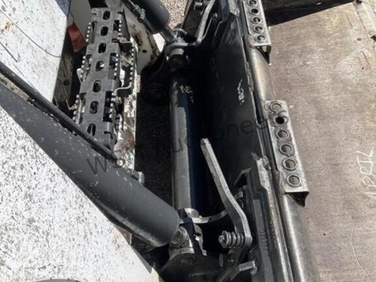 2015-bobcat-s750-image-15