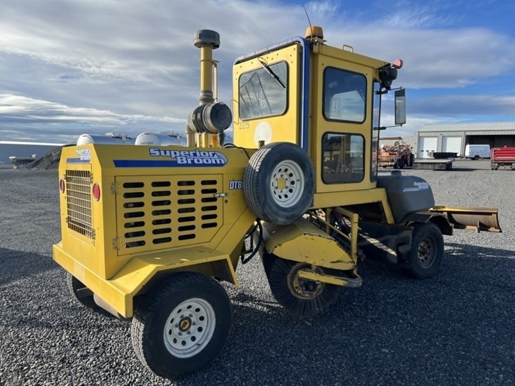 2015-superior-broom-dt80j-image-5