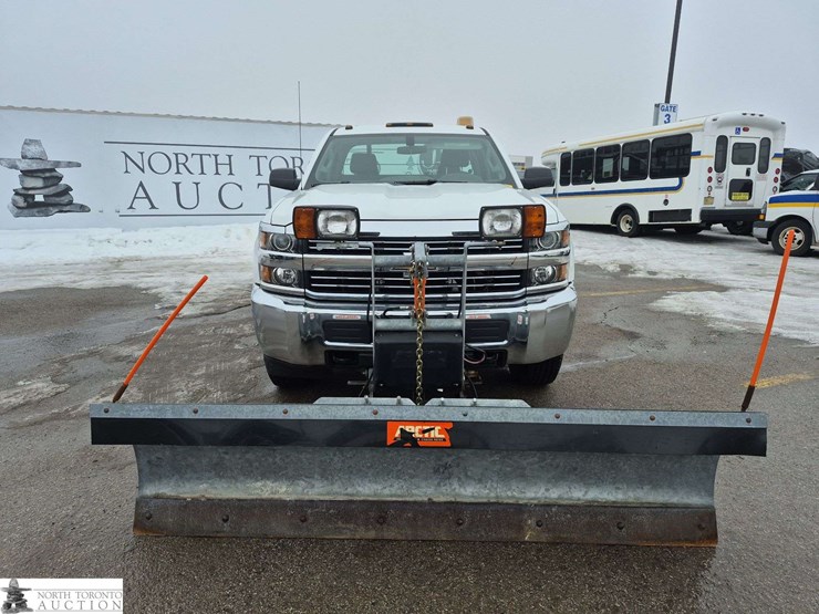 2016-chevrolet-silverado-2500hd-image-2