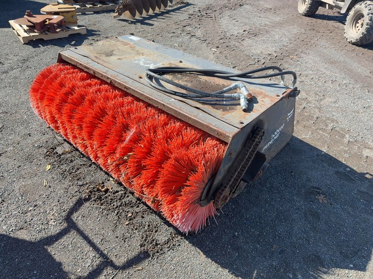 bobcat-60"-pickup-sweeper-image-2