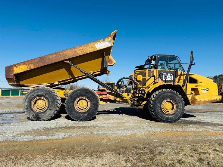 2015-caterpillar-735b-image-10