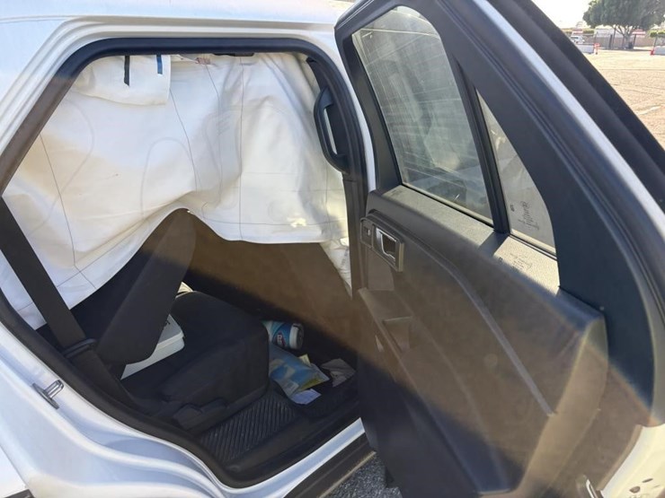 2022-ford-explorer-image-10