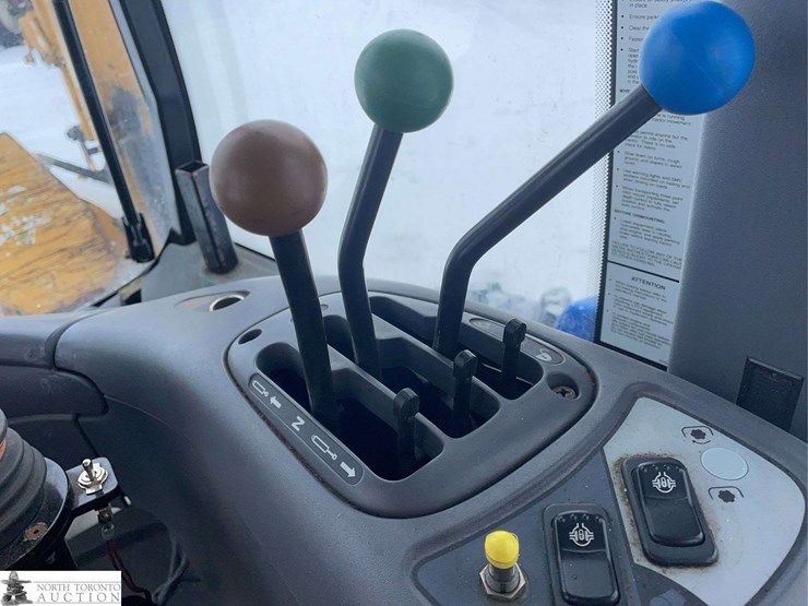 2014-new-holland-tv6070-image-14