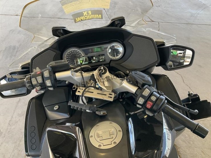 2015-bmw-1200rt-motorcycle-image-12