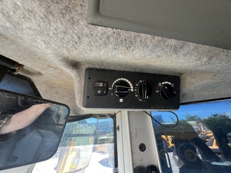 2022-volvo-l90h-image-41