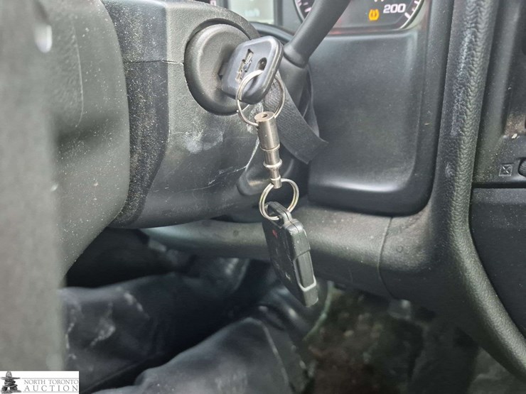 2018-chevrolet-silverado-1500-image-17