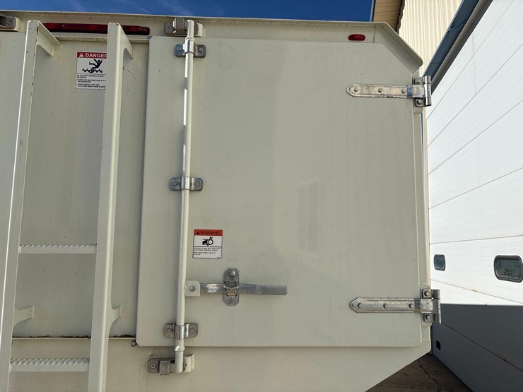 2024-herd-boss-6160-mixer-wagon--1-owner-image-18