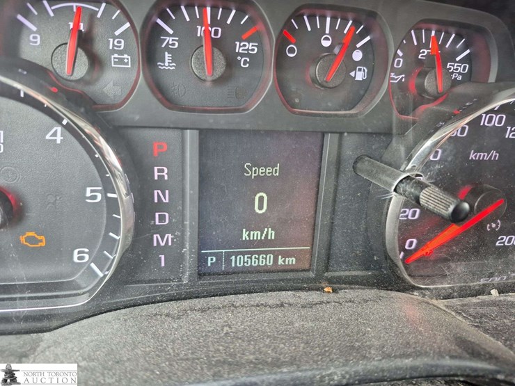 2016-chevrolet-silverado-2500hd-image-16