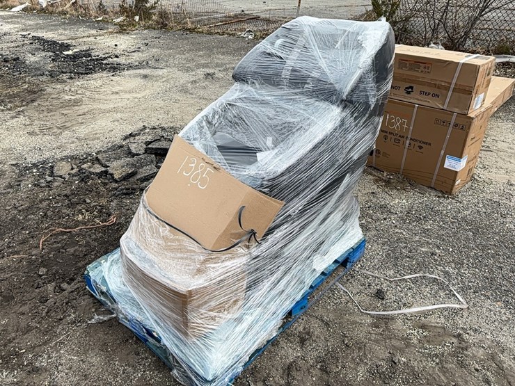 new-massage-chair-(-osaki-)-model-:-color:-black-new-support-equipment-image-1