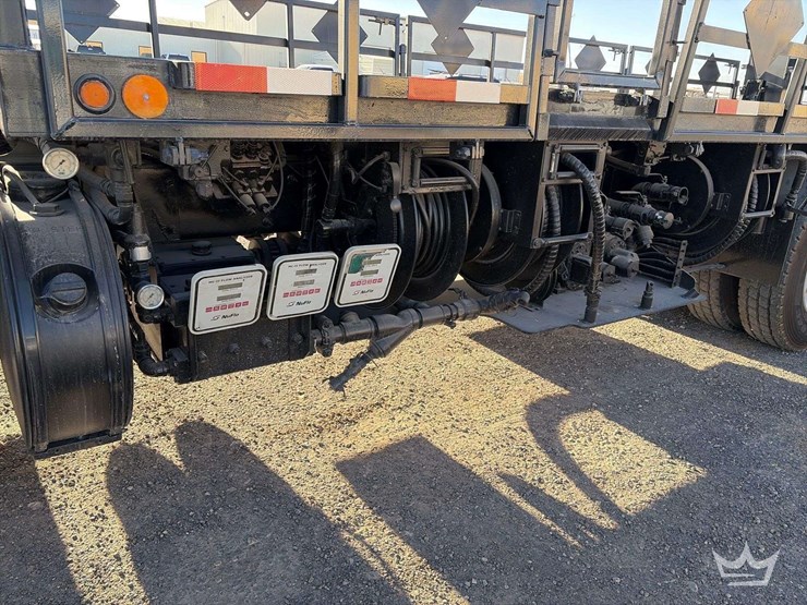 2015-peterbilt-348-image-22