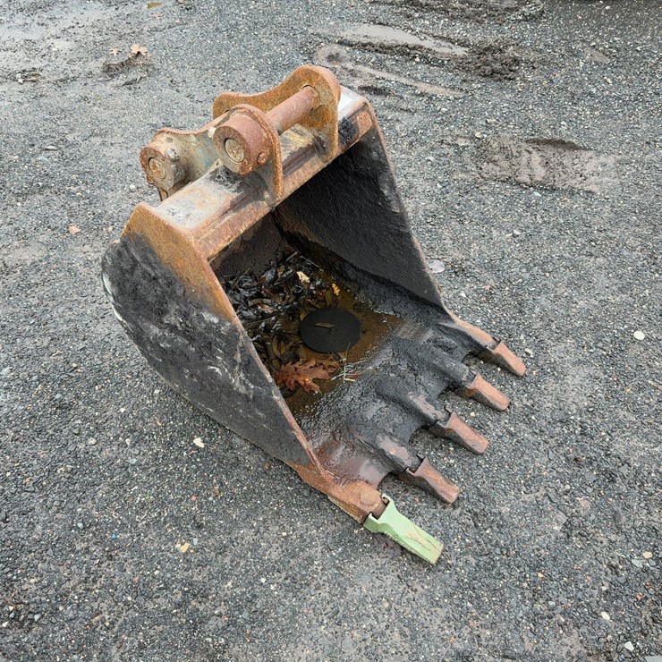 GEITH 24" BUCKET WITH TEETH