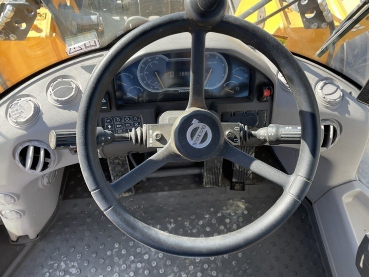 2023-volvo-l70h-image-39