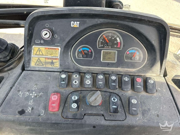 2013-caterpillar-420f-image-15