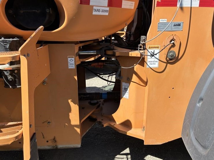 2009-case-721e-image-12