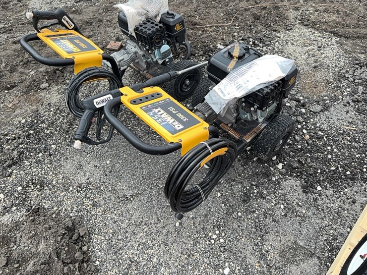 new-dewalt-3300psi-pressure-washer-image-2