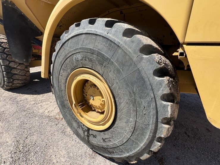 2013-caterpillar-740b-image-30