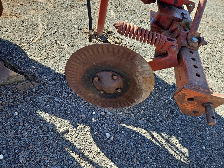 white-6-bottom-plow-image-5