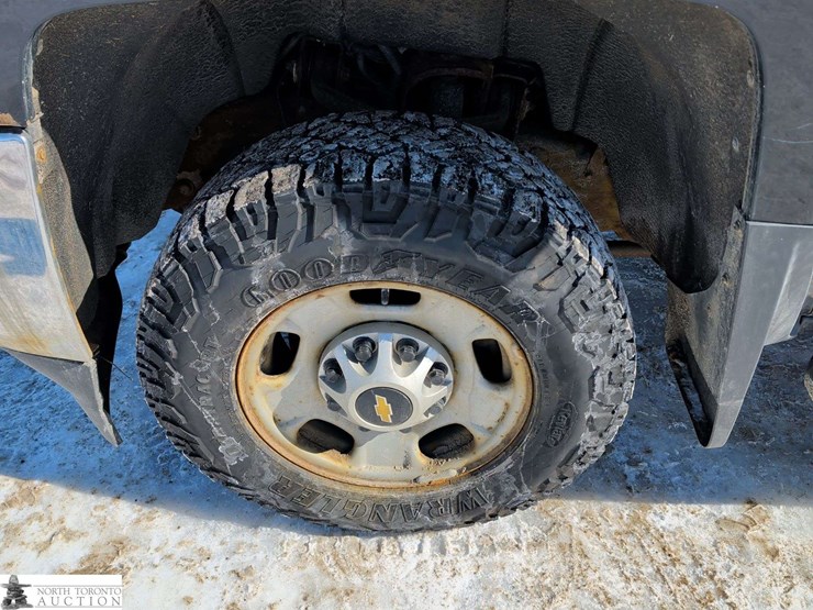 2016-chevrolet-silverado-2500hd-image-11