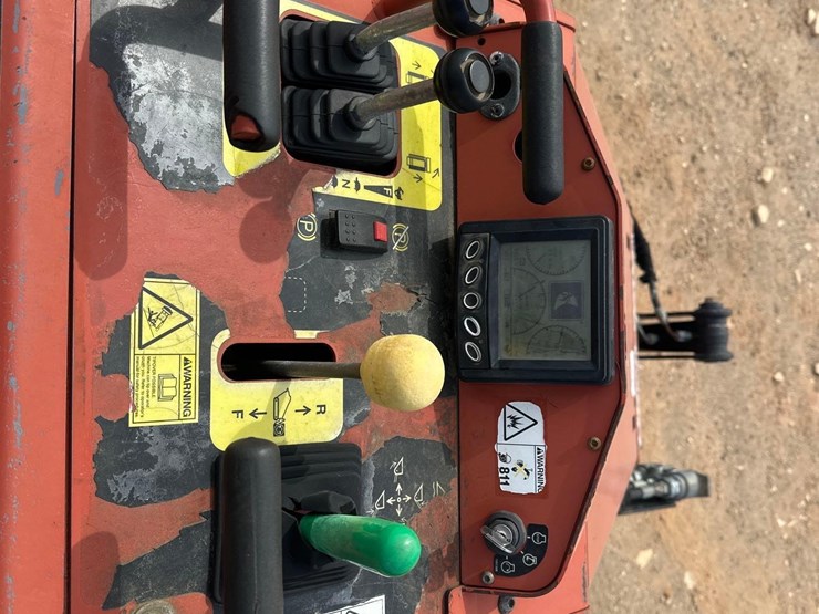 2017-ditch-witch-sk1050-image-17