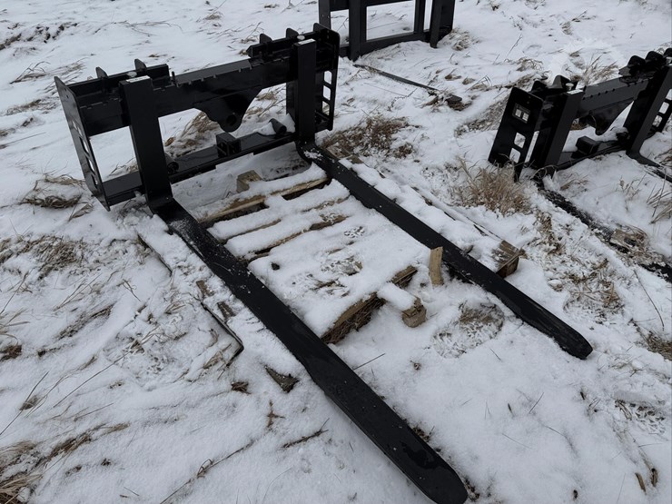 60"-pallet-forks-w/-bale-spear-image-1