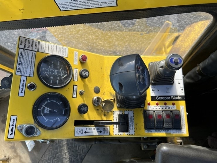 2015-superior-broom-dt80j-image-29