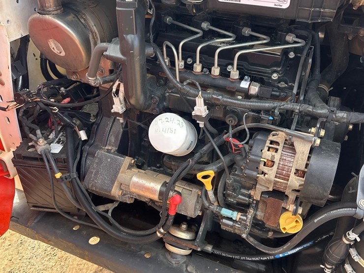 2016-bobcat-s650-image-6