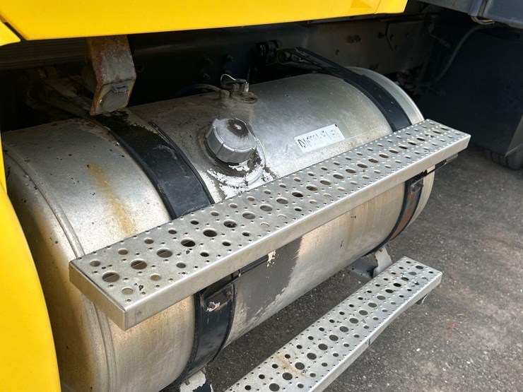 2007-sterling-l9500-image-8