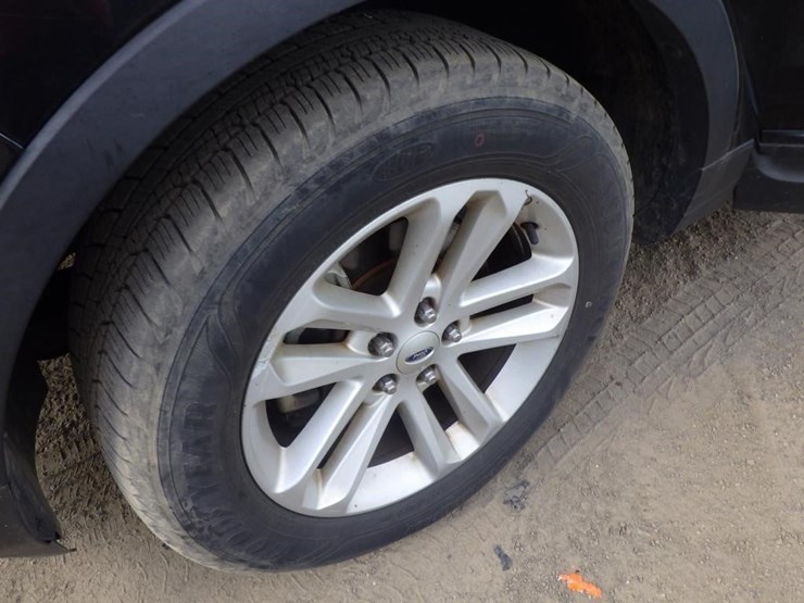 2015-ford-explorer-image-13