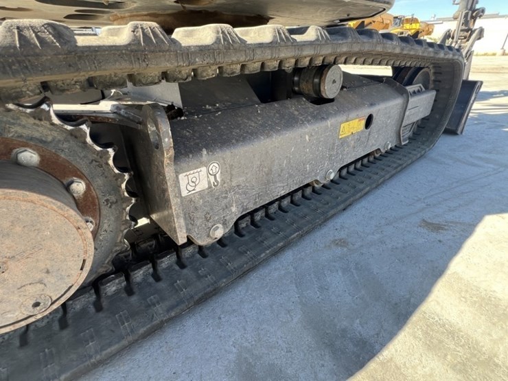 2022-volvo-ecr25d-image-22