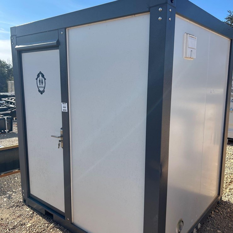 PORTABLE RESTROOM/SHOWER