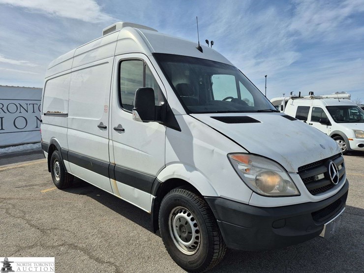 2013-mercedes-benz-sprinter-2500-image-3