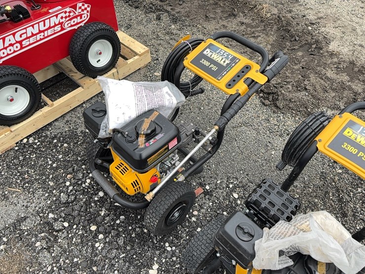 new-dewalt-3300psi-pressure-washer-image-1