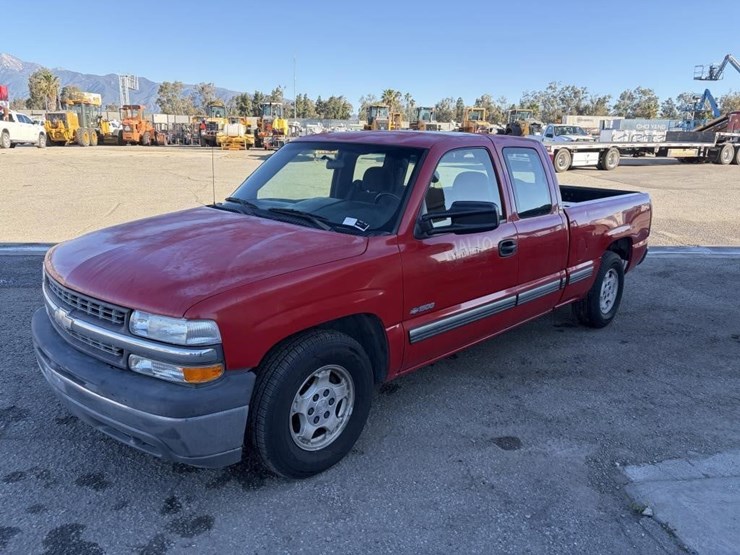 2002-chevrolet-silverado-1500-ls-image-1