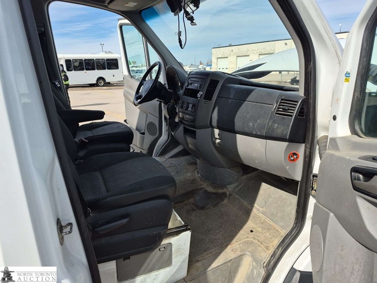 2013-mercedes-benz-sprinter-2500-image-28