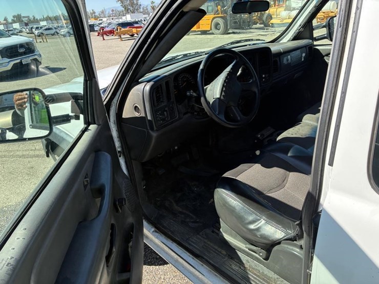 2003-chevrolet-silverado-3500-image-12