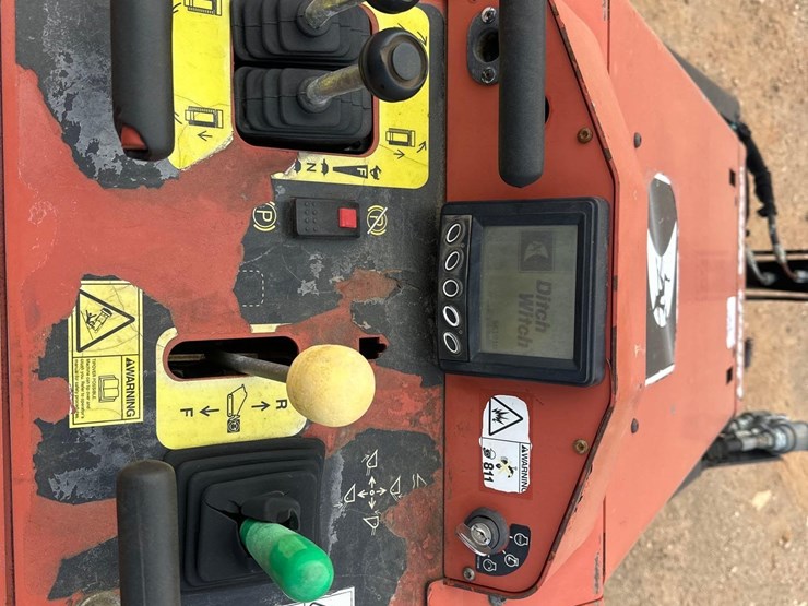 2017-ditch-witch-sk1050-image-14