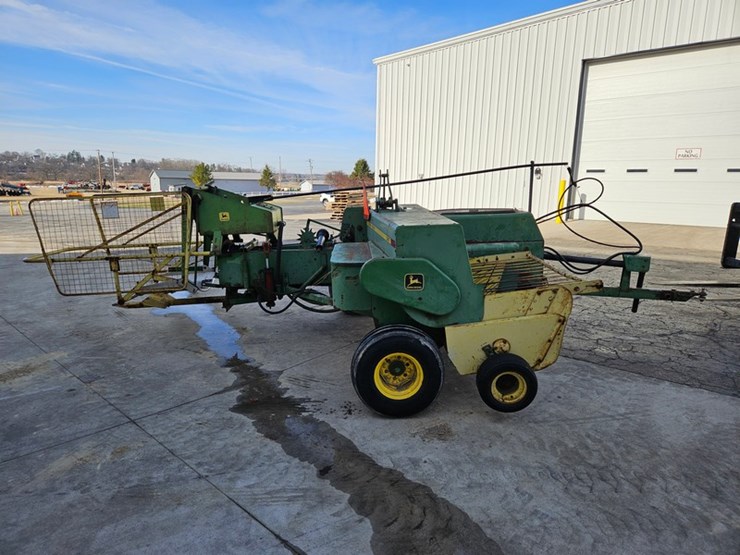 john-deere-327-image-6