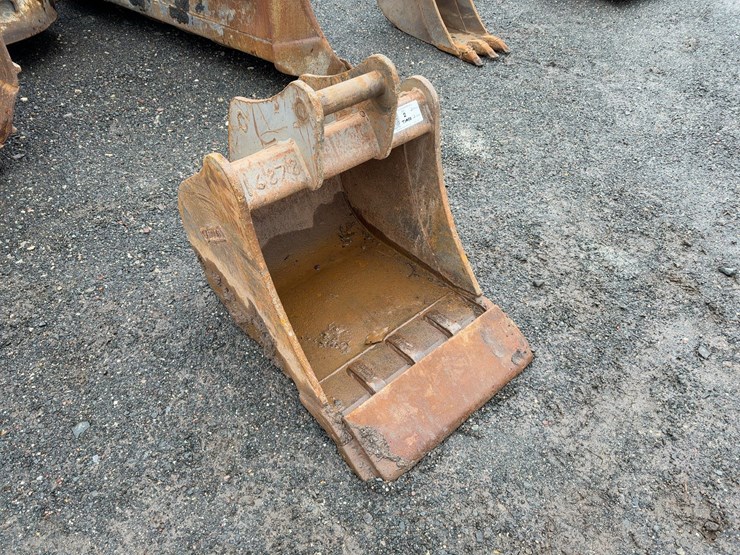 cf-24"-bucket-with-smooth-edge-image-4