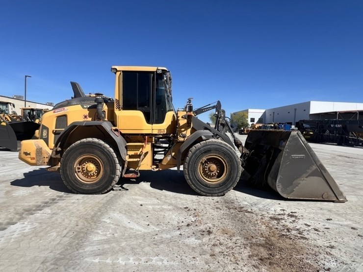 2022-volvo-l90h-image-6