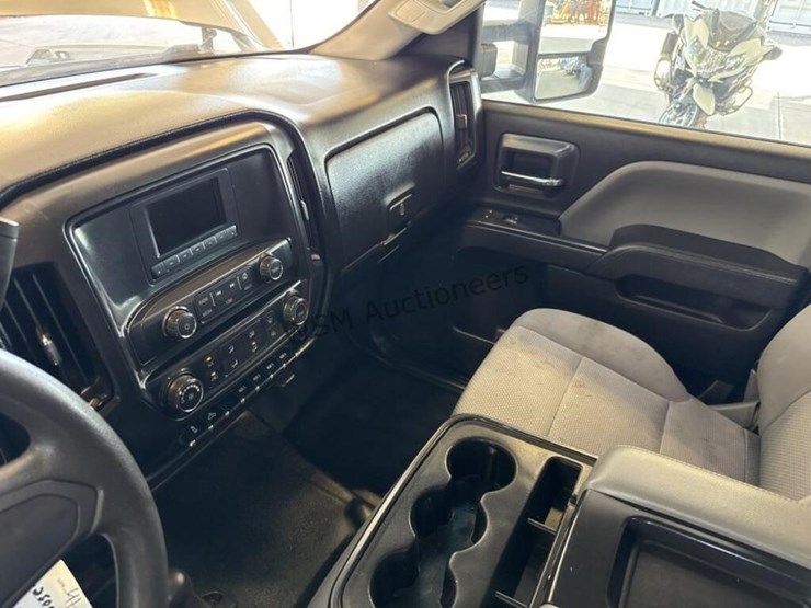 2016-chevrolet-silverado-2500hd-image-21