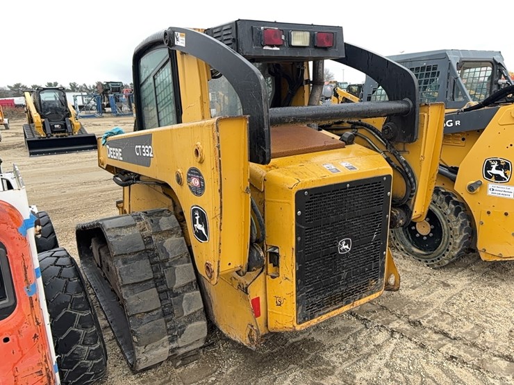 deere-ct332-image-4