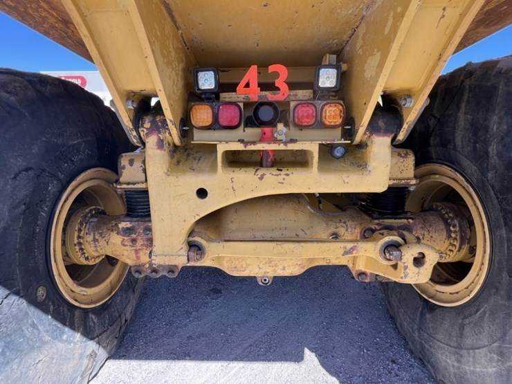 2013-caterpillar-740b-image-20