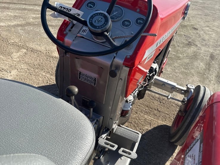massey-ferguson-165-image-9