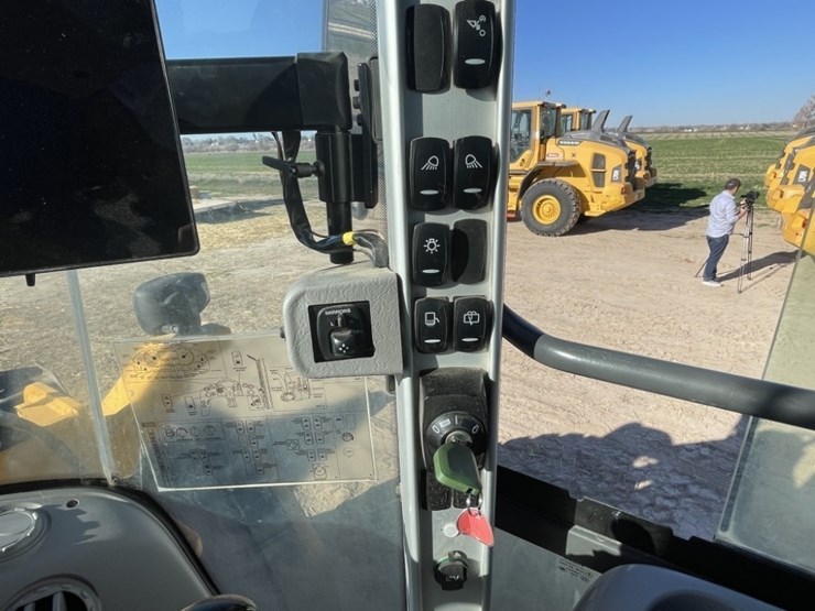 2023-volvo-l70h-image-35