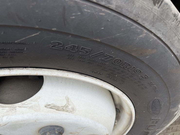 2010-freightliner-mt55-image-14